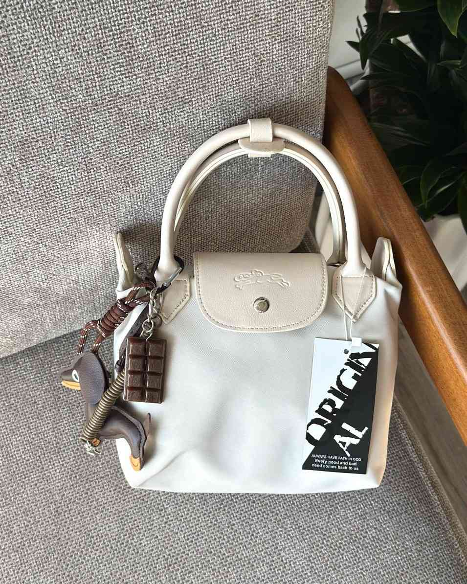 جنط نسائي
سعر المفرد 17 آلاف دينار
سعر الدرزن 144 ألف دينار
قياس 20 × 25 سم 
واتس اب :***********
واتس اب :***********
