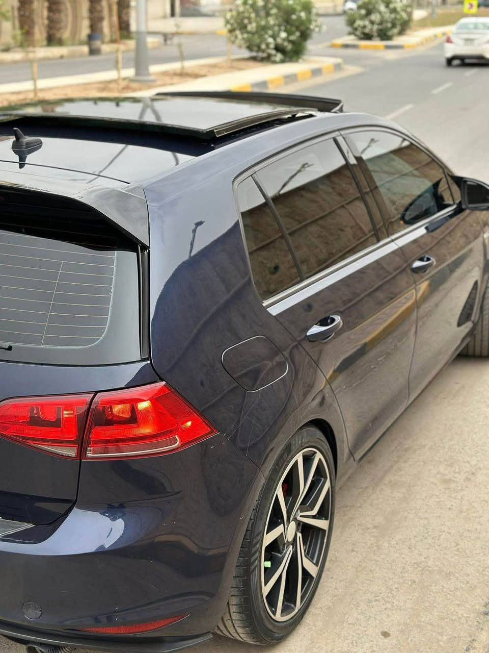 كولف 2017
فوول مواصفات كير عادي 
الضرر تبديل باب وجاملوغ اصلي نفس اللون 
بانوراما 
محرك 18 توربو المرغوب 
رادارات جانبيه واماميه وخلفية
شاشة كبيره
تدفئة كشنات 
بصمه 
تحكمات 
عليها كت كامل Rline
تبديل طخم تاير جديد 
صدر جديد 
محرك كفاله 
بيع او مراوس بموستانك موصل, نينوى


**إذا كنت صاحب هذا الإعلان وتريد حذفه لأي سبب، رجاءا أرسل رسالة إلى الدعم الفني**