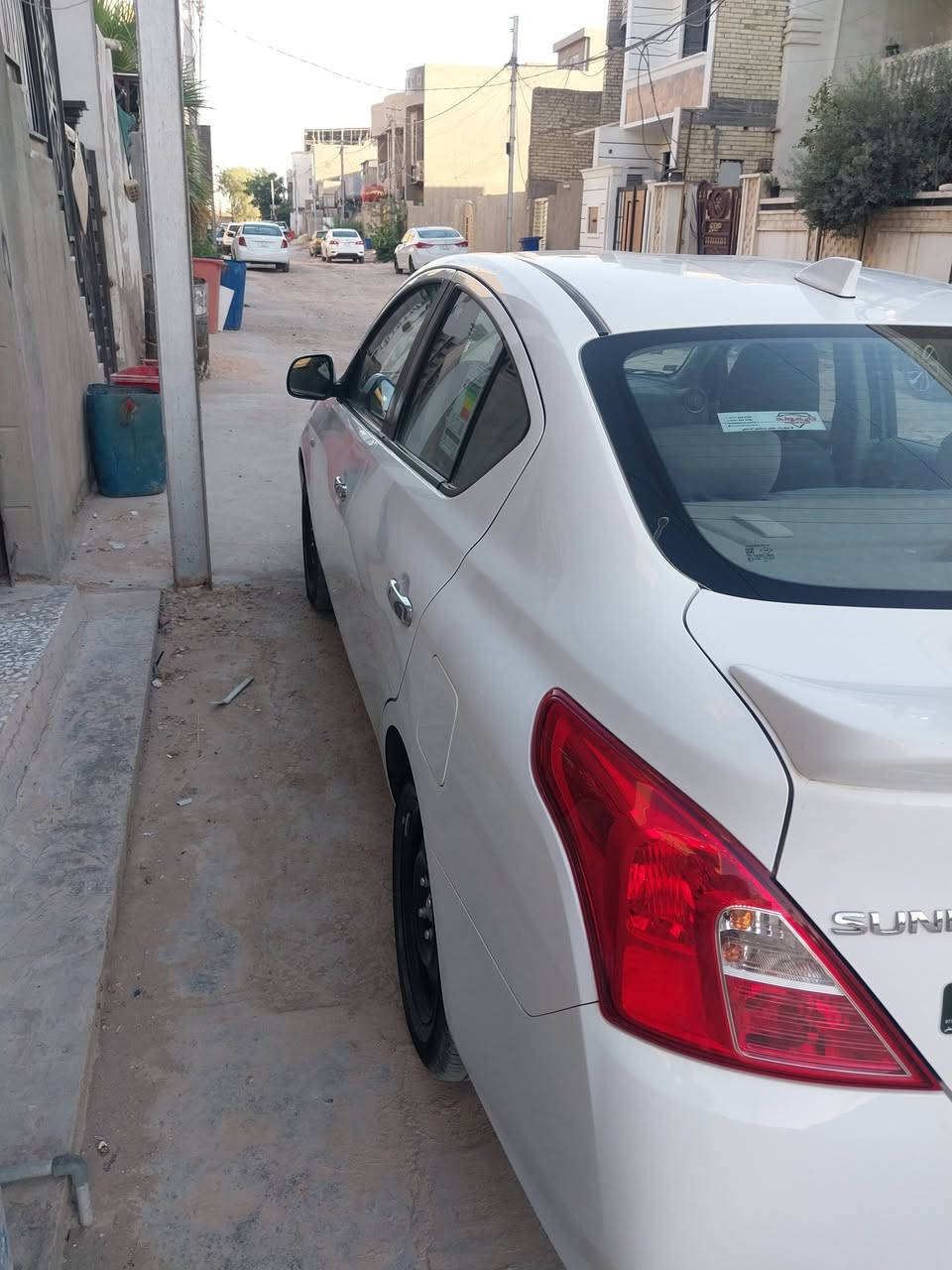 سيارة سني هندي ٢٠٢٤ جديدة مكفوله عدا ضربة بسيطة بالصندوق
بعدها جديدة ماشيه ٣٥ 
ب١٢٢ وبيهه مجال قليل 
رقم بغداد الرقم الجديد
سيارة باسمي يعني تحويل مباشر، 
الاتصال على ***********

