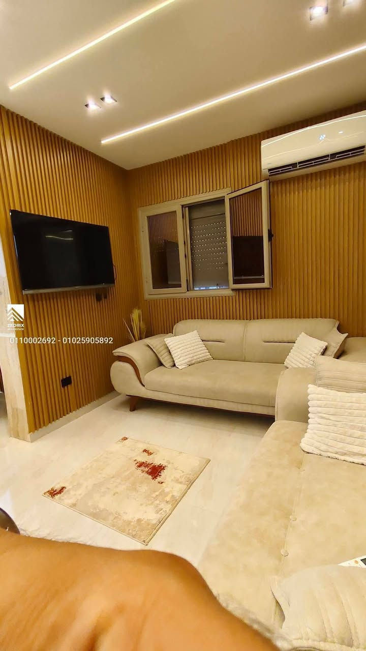 🏡 روف مميز للتمليك بتسهيلات في السداد
📍 الحي السابع – المجاورة الأولى – تاني نمرة من شارع سعودي

🔹 المساحة: 165 متر
🔹 3 غرف نوم
🔹 2 حمام
🔹 مطبخ
🔹 ريسبشن واسع
🔹 أسانسير
🔹 خالصة التصالح

روف بموقع هادئ ومميز، قريب من جميع الخدمات والمواصلات، ومناسب للسكن أو الاستثمار. فرصة رائعة بتسهيلات في السداد.
01110002692
@ [9***********303:13708:010 25905892]

