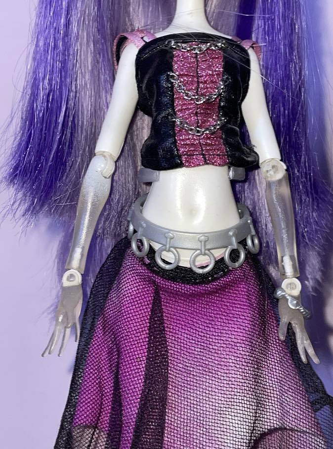 متوفر للمزاد لعابة مونستر هاي شخصية سبكترا فونديرغايست (Spectra Vondergeist) الاصدار الاولي اصدار 2011، القطعة نادرة صعب تتحصل وبحالة مناسبه موضح كلشي بالصور. مغسولة يدوياً شعرها نظيف خالي بالكامل من الصمغ. يجي وياها ستاند، اعرف هواي رح يريدوها وما اعرف بشكد ابيعها فا رح اعرضها مزاد وابيعها اعلى سعر. متوفر توصيل كامل العراق.


**إذا كنت صاحب هذا الإعلان وتريد حذفه لأي سبب، رجاءا أرسل رسالة إلى الدعم الفني**