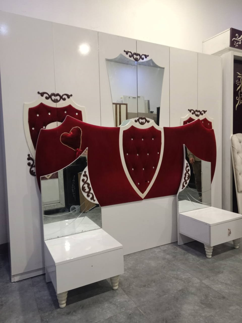 غرفة نوم للبيع 7 قطع مع شد ونقل ودوشك سعر 450 للتواصل ***********
