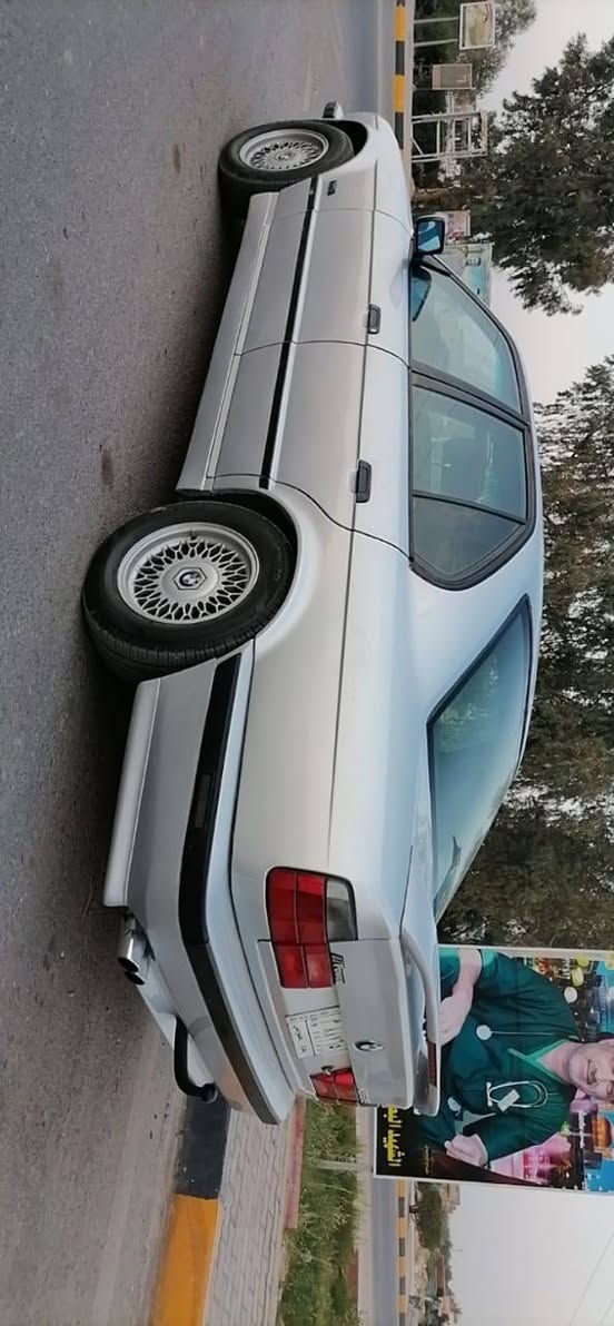 سلام عليكم بي ام للبيع
موديل 93مسكر عدل 
حجم525    رقم بغداد انكليزي
مشروع وطني 
سنويه ل29
سياره ما عايزه كلشي 
غرفته 95ب100
تايرات جدد
حداديه ستوني شاده 
سياره متعوب عليه 
سعر 72وبيه مجال 
مكاني ديوانيه 
***********
