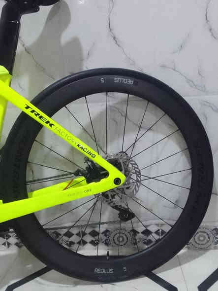 تريك موديل 2021 السعر 22 ورقه وبي مجال للطيبين فول وعلى حسب الاصول فول كاربون فايبر للحجز على الرقم *********** عنواني  بغداد مدينه الصدر قطاع 9
