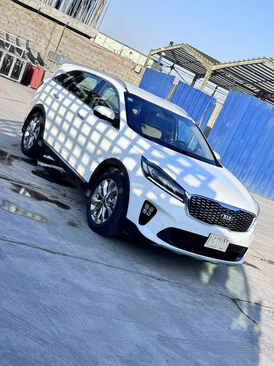 سلام عليكم سورنتو 18 شكل ال 20 للبيع مواصفات معروفة ماشية 148وقابل للزيادة 
تخم تاير جديد محرك بلادي مامفتوح سيارة مامفتوح بيهة شي بسمي سنوية الى 28 الشراي يتصل سونار موجود بيهة بس بارد بدون قطرة صبغ 
هاذ رقمي ***********سعر 245وبيهة مجال بيع فقط بدون مراوس مكاني بغداد
