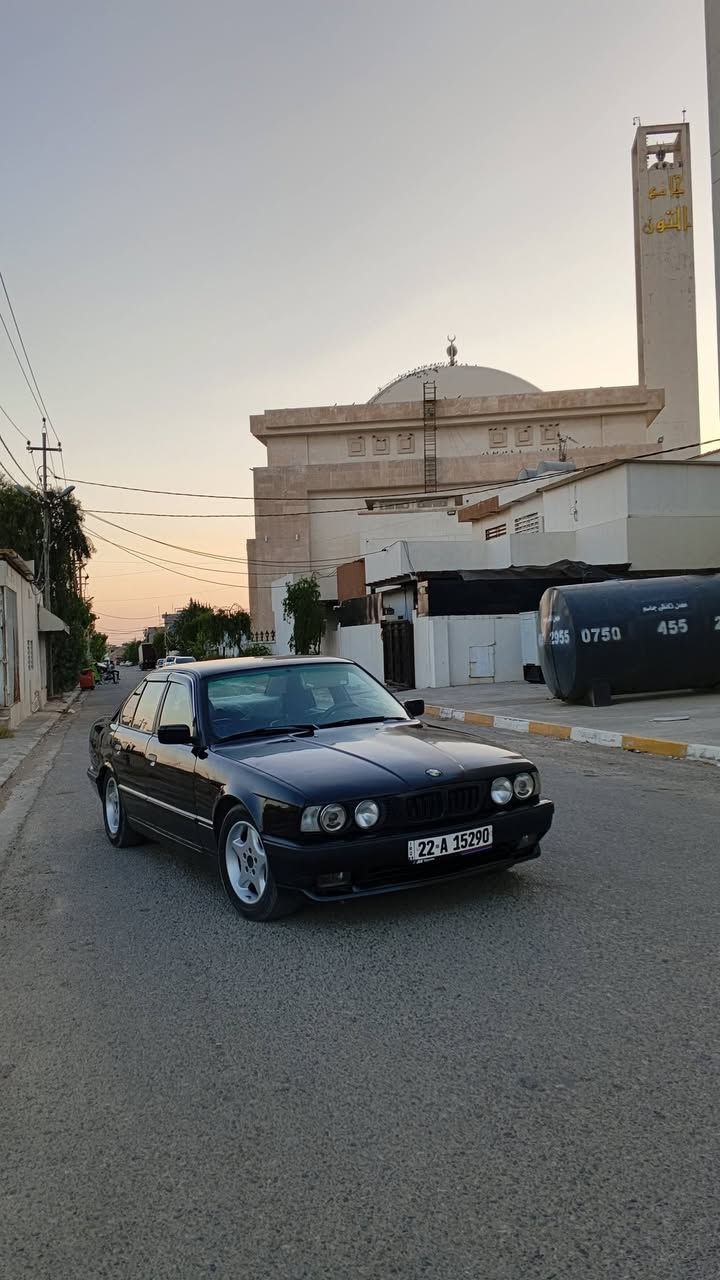 Bmw 1991 525i
گير عادي 
كشنات كهرباء
كشنات جلد
تبريد ثلج
دعاميه الاماميه والخلفيه M5
 صبغ عام للجماليه بس من جهه السكن بيها حادث خفيف 
 رقم اربيل سنويه ورقم جديد
بسمي شرط تحويل بي 4اوراق غرامه ينزل من سعره سعر سياره 52ورقه بي مجال مكان اربيل ***********
***********
