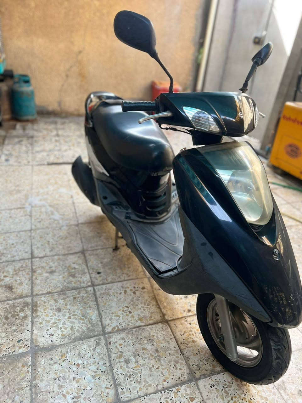 دراجة بريز سرعة 140 لوك مكينة ممفتوحة وكابريتر اصلي مالتهة مملعوب بيهة ابد نضافتهة موضحة بلصور والفديوا السعر 900 بيهة مجال للشراي مكاني بغداد الجديدة قرب جبار ابو الشربت الشراي يتصل  ***********
