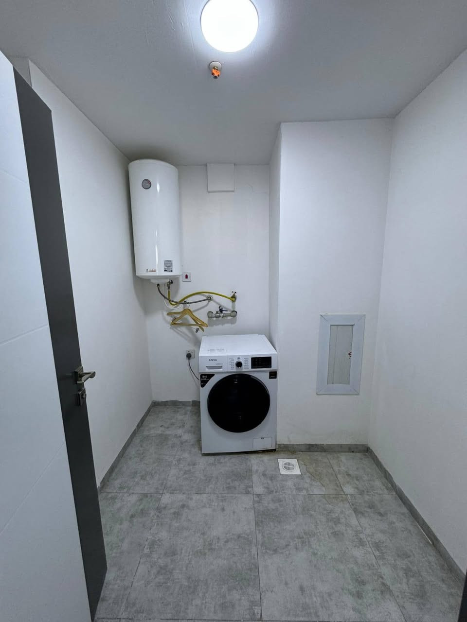 *تفاصيل الشقة*
شقه للإيجار مجمع لايف تاورز 
- الموقع: مجمع لایف تاوەرز
- التوزيع: ثلاث غرف وصالة
- المساحة: 189 متر مربع
- الطابق: 10
- الواجهة: خارجية
- السعر: 800 دولار للإيجار

*معلومات التواصل*
- رقم الهاتف: ***********
- طريقة التواصل: آسيا - واتساب
