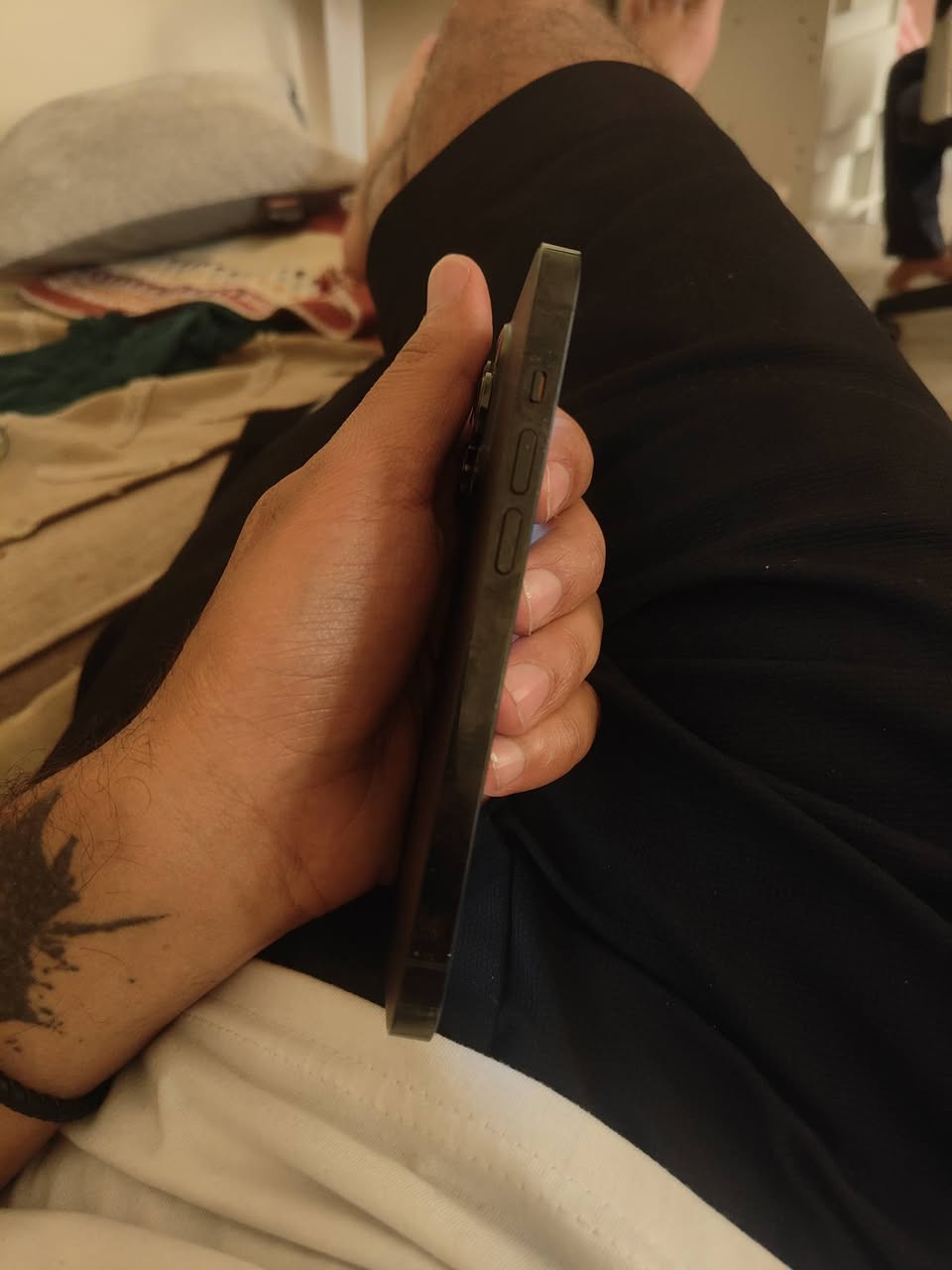 السلام عليكم
ايفون 14 برو 
ووتر بروف غير مفتوح 
Esim (الشريحة مقفلة وما اعرف شنو السبب)
بطارية 83
الجهاز ممفتوح ومابي اي خلل نظيف جدا 
سعرة قفل 400 الف من الاخير 
***********
