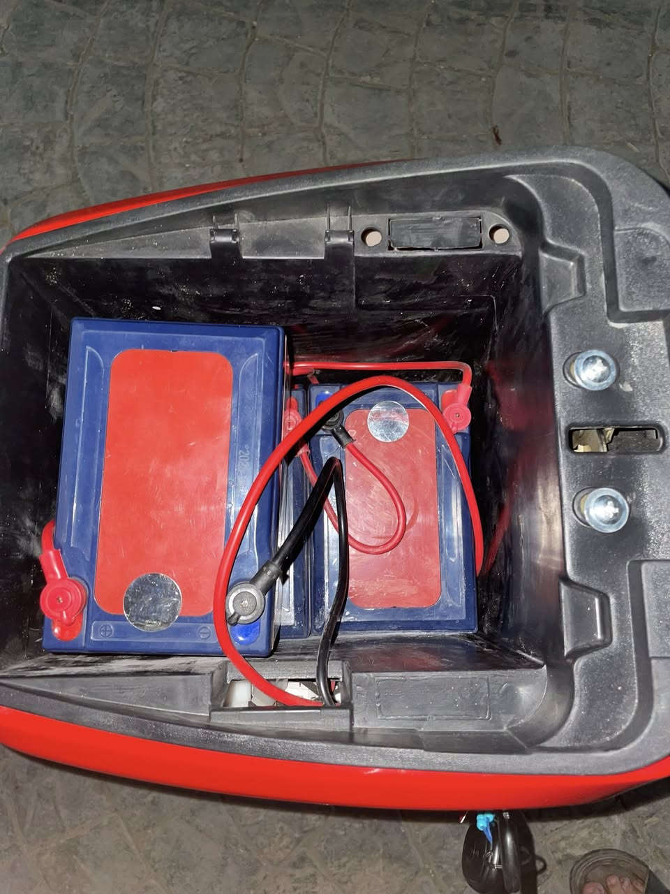 دراجه ار 9للبيع موديل 2025 مابيهه اي عطل مكاني بغداد الحريه السعر 350وبيهه مجال *********** او ***********
