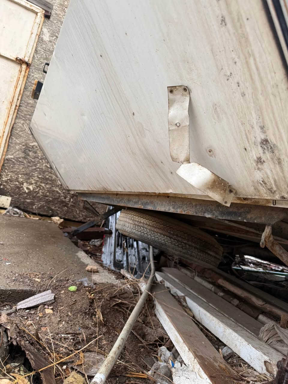 بەناوی خودای گەوره 
کەرەڤانەی دوای سەیاره کامل سەلاجه تەباغ سیسەم  هەمووی  ئەشیاکانی بیلادی تێدایه 
‏
ژ.م: *********** السليمانية, العراق
