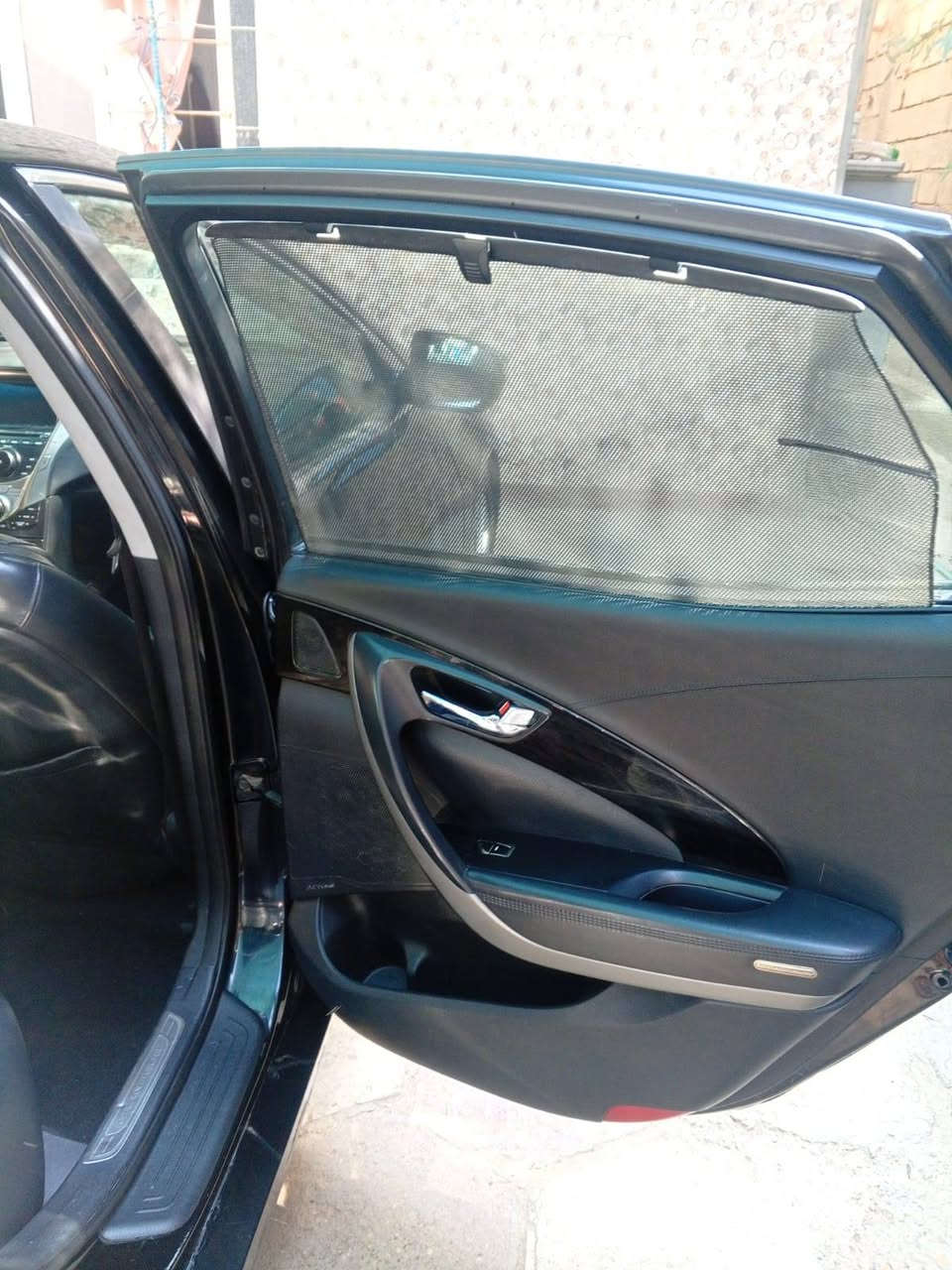 السلام عليكم ازيره 13 وراد كوري  رقم ميسان سنويه تنتهي 28 كفاله من ضربه ماعده جاملغ 
مفتوح بي صبغ قليل بنيد هم بس بدون فتح سياراه مكينة كير حداديه جدد شغل وطلع مكاني بصره قضاء القرنه تصل عله رقم *********** السعر 108 وبيه مجال
