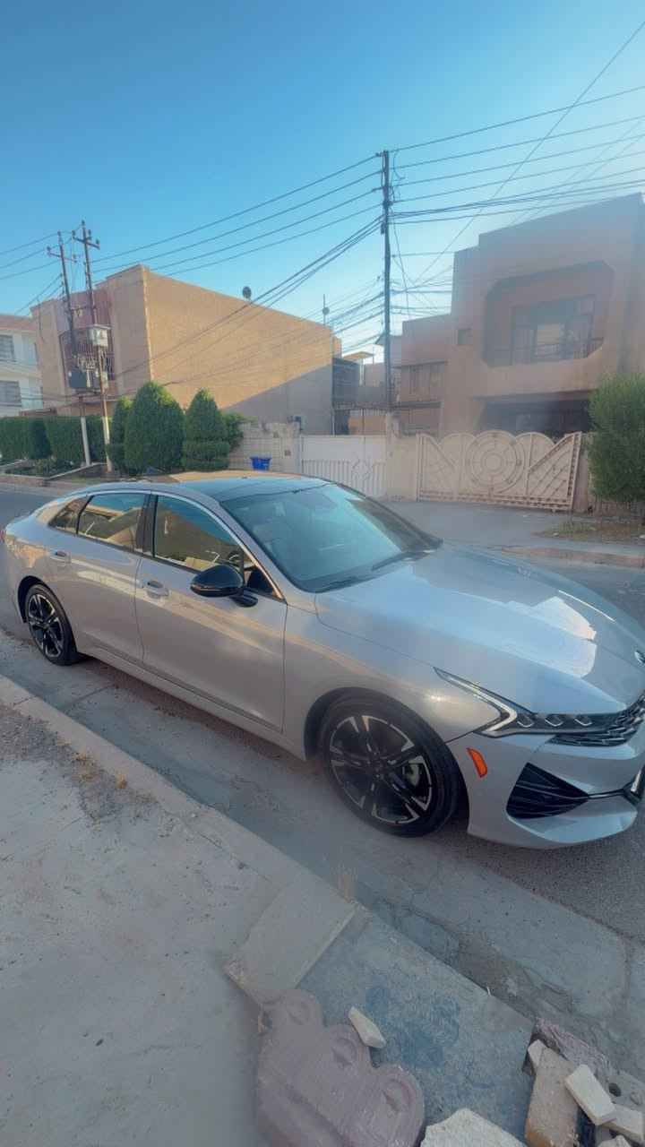 سلام عليكم
KIA k5 GT - Line 2021 فول 1/1
اللون مميز  ماشية ٥٧ الف كيلو صور حادث مرفقة مع الصور 
رقم اربيل السياره بأسمي

المواصفات
- حزمة GT-Line Red الداخلي باللون الاحمر والتي تكون باعلى فئة
- مكينة 1.6T
- سقف بانوراما 
-تشغيل عن بعد
- كير 8 سرعات
- إضاءة داخلية LED
- قيادة ذاتية
- تثبيت سرعة ( كروز )
- مصابيح أمامية LED
- رادار امامي 
- تحديد مسار 
- كامرة دوارة 
- اربع وضعيات قيادة  
- مقعد السائق كهرباء 
مكان سيارة بغداد حي الجامعة
***********
السعر 178 ورقة وبية مجال للشراي واي استفسار متواجد واتساب

