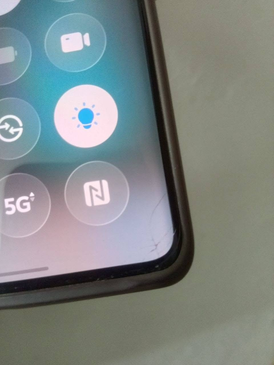 *- للبيع أو أمراوس Infinix NOTE 50S 5G وحش ببجي 
*90 فريم🔥 مكفول كفاله عامه وما مفتوح استخدام شخصي 

*معالج Dimensity 7300 Ultimate 
*محدث احدث اصدار Android 16
* مواصفاته معروفه شاشه منحنيه أمولد 144هرتز 

* بطارية5200الاف عملاقه ذاكره 256 عشوائيه 8+8 يعني 16 

*ملاحضه ⚠️* بي طخه خفيفه كلش ومرات ما تبين وصغيره صايره بلزاويه كلش مال الشاشه وكلشي ما أماثره حتا تنساها وما تبين مثل ما اموضح بلصور  يجي ويا 
* كارتونه + سماعاته الاصليه  + لاسق حمايه  +كفر وحتا كارت الضمان بعده بي يعني اي شي تكدر اتبدله مجاني اذا انكسرت الشاشه او عطل تكدر تروح اتبدله عل كارت مجانا  * نقص فقط الشاحنه ضايعه  وتكدر تشحنه أباي شاحنه يشحن سريع طبيعي  

*السعر*260الف وبي مجال قليل *المكان* بغداد ابو غريب وهاذه رقمي ‏‪***********‬‏ بي واتساب \ توصيل ماعندي ❌
