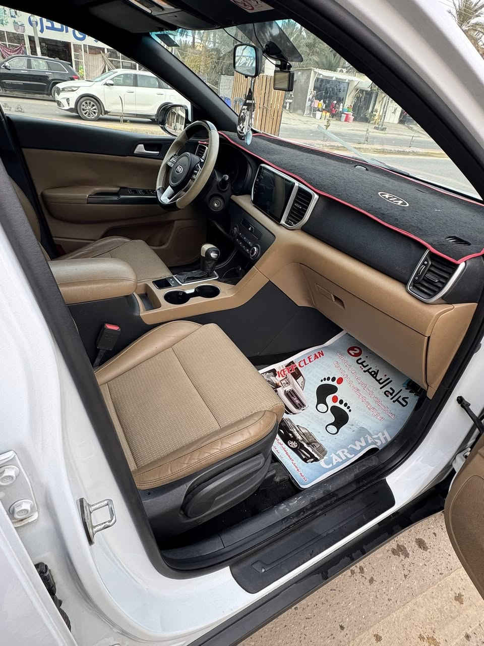 السلام عليكم للبيع كفاله عامه من صبغ وتبديل ومحرك وتبريد
كيا سبورتج 2019 خليجي شكل 2020 لون ابيض السياره جديده رقم الجديد ماشيه87 الف ارقام انكليزي 
كشنات مخمل و جلد
مري شفط 
شاشه وسطيه لمس +بلوتوث+usb 
كامره خلفيه 
داخل حمصي
تحكمات ستيرن فول
لايتات اوتو
مكينه 2000 دوس
تبريد قطعتين
حساس خلفي وامامي
ثلاث انظمه قياده 
نضام بريك ABS
وباقي المواصفات المعروفه
السعر 200 ورقه 
رقم التليفون ‭0780 668 8323‬
