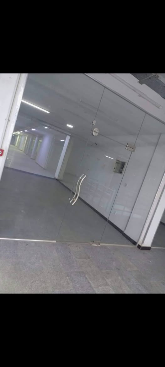 سلام عليكم✋
نعمل جميع أنواع زجاج السكيورتي
10 ملم عادي والمسكرت
واجهات محلات وصيانة الابواب
وقواطع حمامات و بلكونات
عملنا ضمان في المواد 
***********
***********
