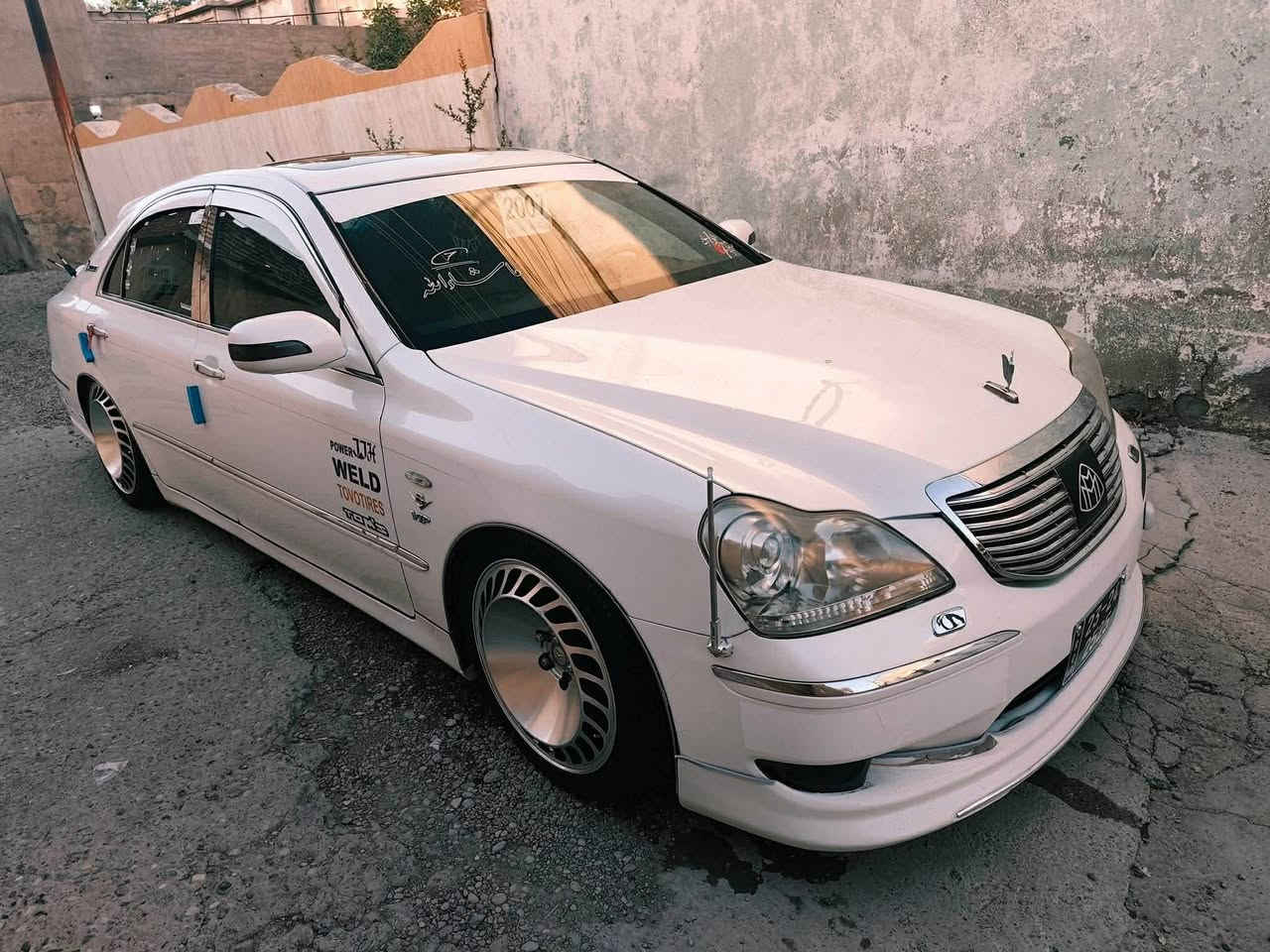 سه ره تا به ناوي خواي گه وره و ميهره بان ..ماجيستا بؤ فرؤشتن مؤديلي 2005 فوول مواسه فات 5 دووگمه كوشن جلد كوشن كاره با ئاوينه ئيشاره ت سلايت جووپه كاني حوركراوه به وويستي خؤت به رز و نزمي پي بكه سه ياره ته نها مووسه موس 4 تايه و ويلي مايباخي له ژيردايه لؤكن يه ك دينار مه سروفي نيه سه ياره كه مشته ريت نامه بنيره يان تيل بكه..ژ.*********** ئه دمين گيان وه ري گره
