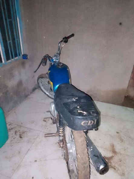 سلام عليكم دراجة جاهزة مديل 15 اوراق معمرة تعميره 23 محرك اصلي ابو الختم برغي 🔩 10 مفتوح ولفات السعر400 بيه مجال للشراي مكاني قضاء النصر رقم 📱 ***********
