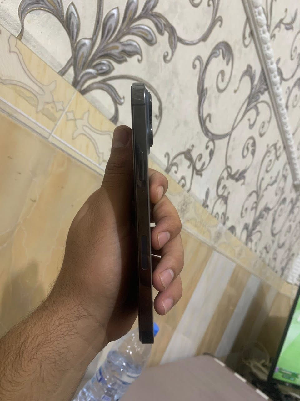 آيفون 13برو ماكس نظافه  مكفول من زلغ بطاريته 77  شاشه مبدله وكاله الاصليه سعره 650 وبي مجال مكاني ذي قار شطره ***********

