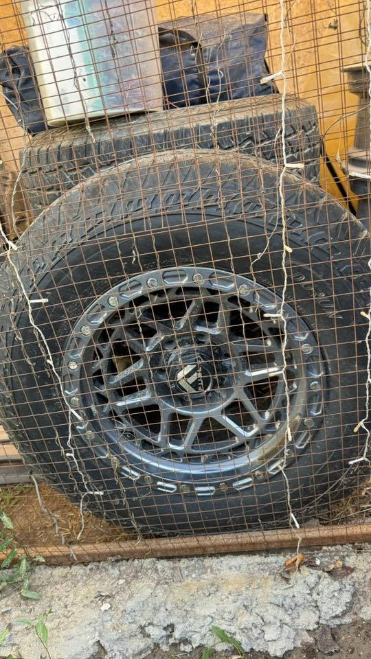 ويل كب فيول. حجم 17.  6 براغي.
يرهم على سيارات ياباني والامريكي ال 6 براغي 
سعره 700 الف وبي مجال 
مكان بابل يتوفر توصيل 
 ***********. واتساب
