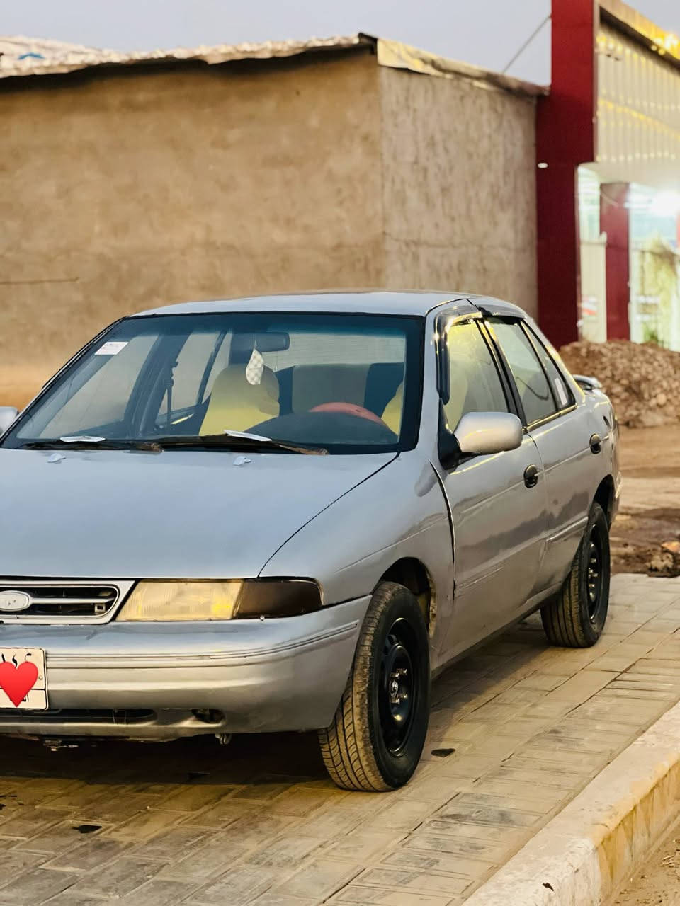 السلام عليكم 
كيه سيفيه موديل 1994 رقم النجف 
وسنويه 27 باسمي 
تخم تاير امامي خلفي جديد 
صدر امامي خلفي جديد 
كير عادي محرك 1600 مسكر 
السعر 30 وبيه مجال 
مصبوغه عام مكفوله من ضربه والكصه 
السياره جاهزه وأحلى من صوره 
العنوان الحله بابل الشوملي 
الاستفسار 
***********
‏‪0778 259 0100‬‏
