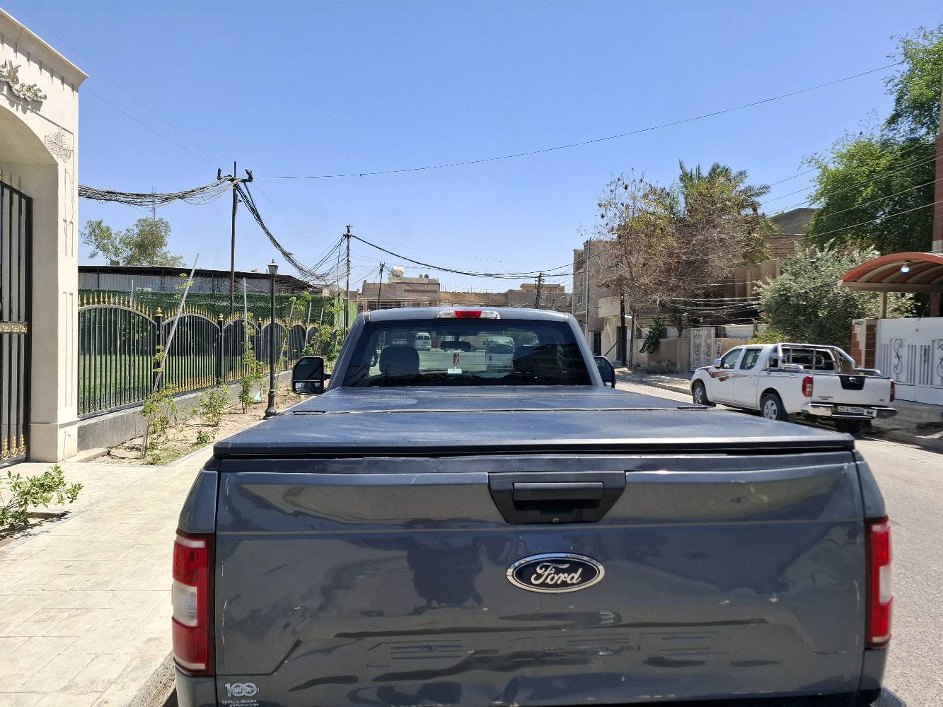 للبيع فورد F150 لون اسمنتي رقم بغداد باسمي ماشية ٢٩ الف  تك باب السيارة جديدة مشيها حالها حال الزيرو حادث كلش بسيط باللايت الايمن ومابيها صبغ بس بارد بخشم الجاملع الايمن مال حادث وبيها بارد خفيف بالبنيد وبالباب مال بدي الخلفي ... رقم الشاصي مرفع بالصور مع سنوية السيارة سعرها ١٥٥ ورقة وبيها مجال... مكانها بغداد حي الاعلام للاستفسار 009647733733771 ابو حسن والرقم بيه واتساب