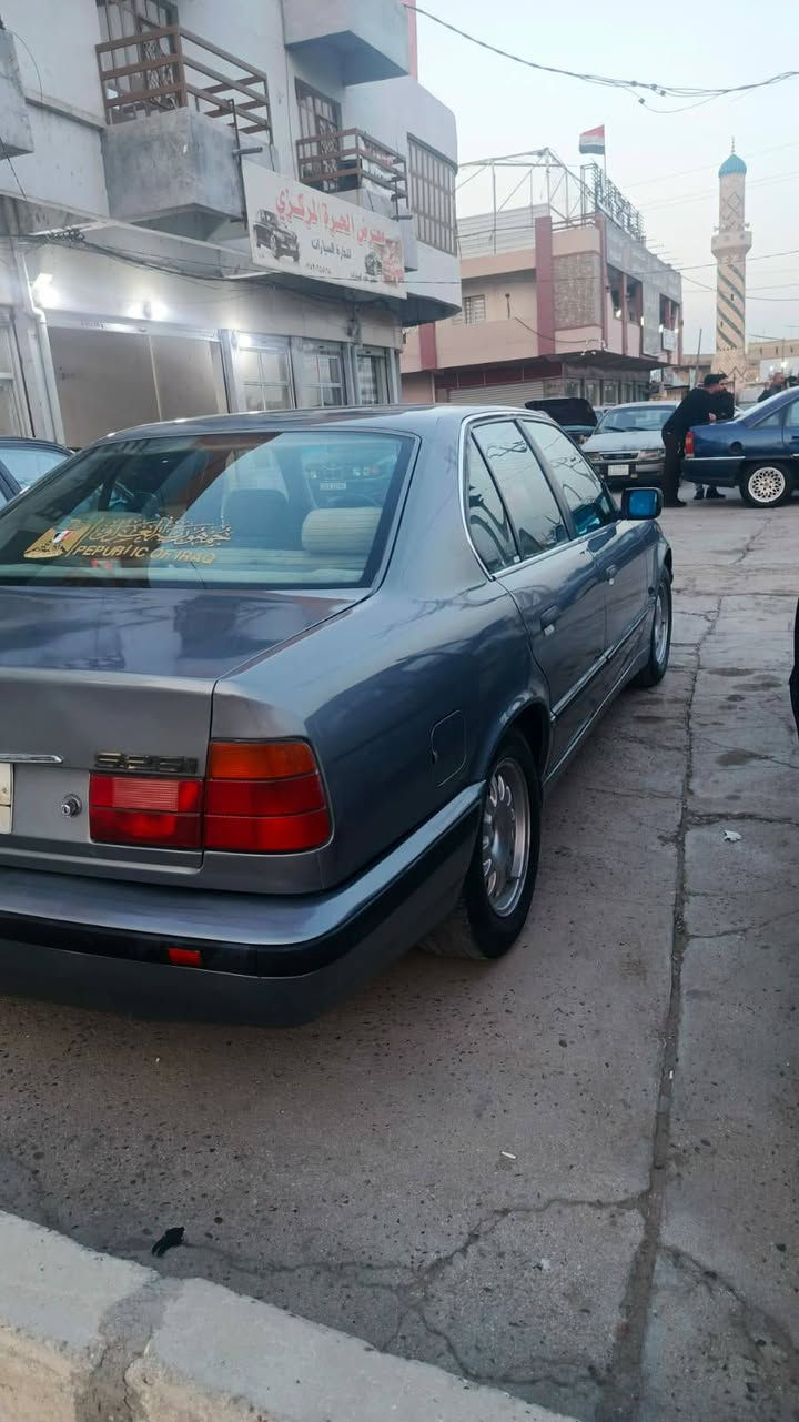السلام عليكم BMW 525
موديل 1991  بغداد

سنويه لل 11.2026

سياره خير من الله 

محرك مفتوح شرط

بدون تنقيص وبخار 

كَير شرط 

تخم تاير 

صدر جديد

تبريد شغال ثلج 

مكفوله من الضربه 

فقط صبغ عام للجماليه

السعر 48 وبيها مجال حك الجيه 

لانبار الفلوجه 

***********
