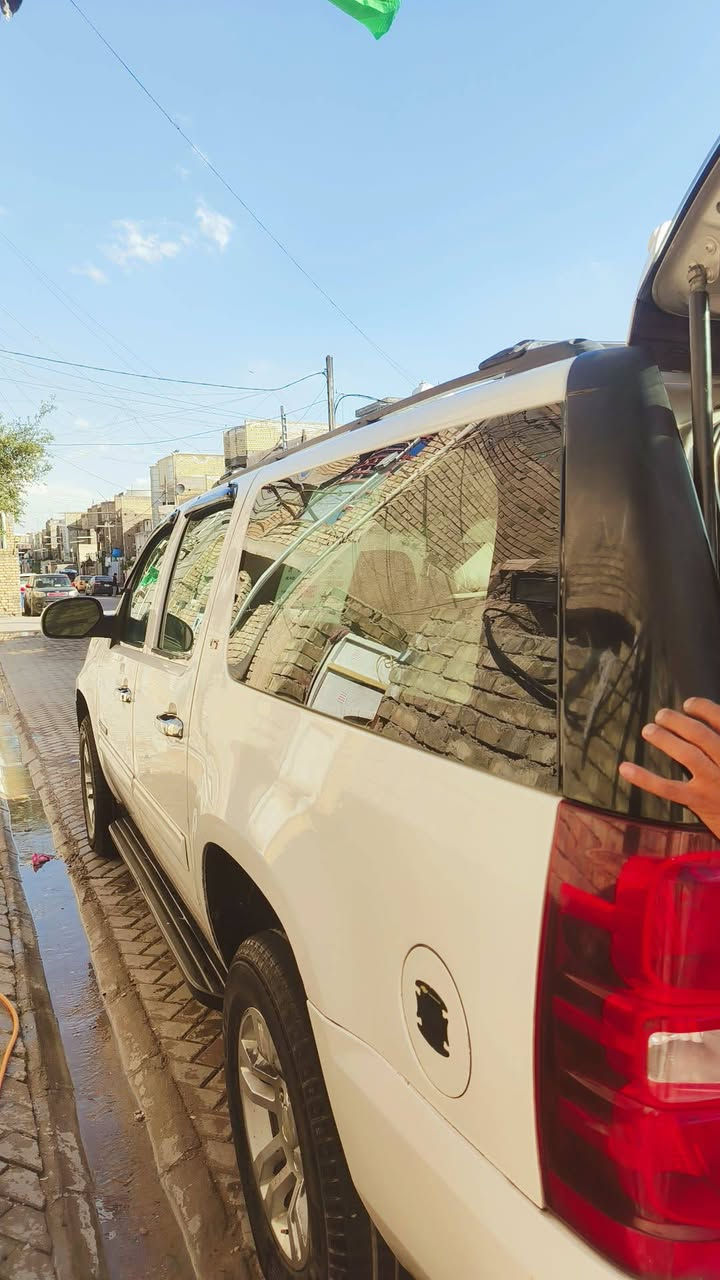 سلام عليكم يوكن شوفرليت موديل 2007 سياره كفاله عامه مكينه 5300 كير 700 تخم تاير تدفئه تبريد تحويل المكان بغداد مدينة الصدر السعر 150 وبيهه مجال لاستفسار علئ هاذه رقم ***********
