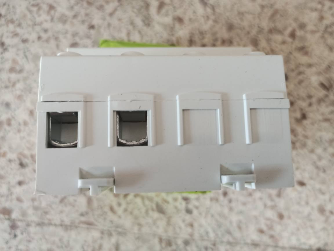 🔌 سلكتر إلكتروني 100 أمبير + جهاز حماية متكامل 🔌
ماركة GOODAT الأصلية — قوة وأمان في جهاز واحد 💪

✅ يتحمل لحد 100 أمبير
✅ شاشة إلكترونية لعرض الفولتية بشكل دقيق
✅ تحكم بالفولتية (ارتفاع / انخفاض) لحماية أجهزتك
✅ يفصل تلقائي عند الخلل ويحافظ على الأجهزة من الاحتراق
✅ مناسب للبيت، المحلات، والمولدات

📦 جودة عالية واعتمادية مضمونة
💰 السعر مناسب ويوجد توصيل لجميع المحافظات 
فقط ب 20.000 الف دينار💸

واتساب *********** ✅

📩 للحجز والاستفسار راسلنا خاص دهل اوران, واسط
