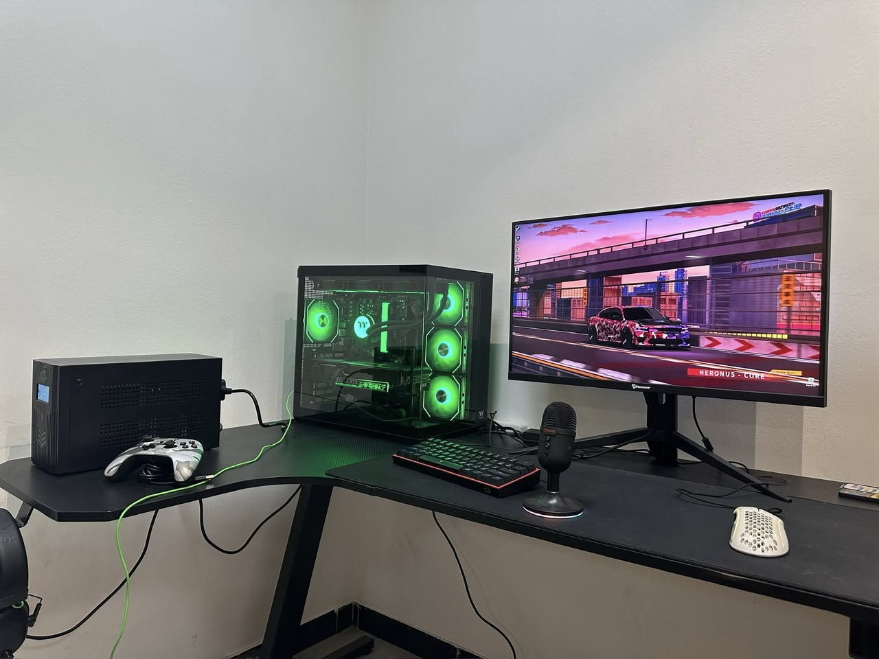 تجميعة Gaming قوية ونظيفة جدًا  

الحالة: شبه جديد

مواصفات الـ PC:

• CPU: Ryzen 7 7700

• GPU: RTX 4070 Super

• Motherboard: Gigabyte B650

• RAM: XPG DDR5 32GB (2×16) 6000MHz

• Storage: SSD M.2 1TB

• PSU: 750W

• Case: Thermaltake

• Cooling: Thermaltake AIO 360mm (3 Fans) 

المرفقات ويّا التجميعة:

• شاشة Patriot 2K – 180Hz

UPS Offline (1500VA)

كرسي تمشيه حال ( هدية ) 

• سماعة Razer ( هدية ) 

• كيبورد Redragon 

• يد ألعاب xbox 

 مايك gaming ( هدية ) 
  

 السعر الكلي: 2,400 دينار ( مليونين و400الف ) 
وبيها مجال بسيط للطيبين 

 للاستفسار المراسلة على الخاص �


**إذا كنت صاحب هذا الإعلان وتريد حذفه لأي سبب، رجاءا أرسل رسالة إلى الدعم الفني**