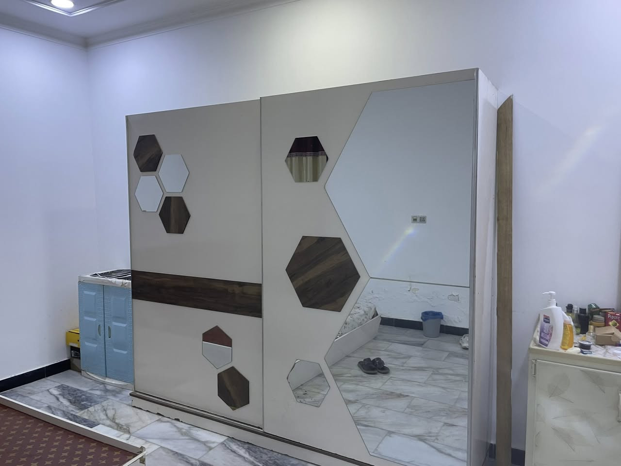 اغراض بيت مستخدمه جديده للبيع المكان زيونه شارع الربيعي
للاستفار الاتصال على الرقم متوفر وات ساب ***********
