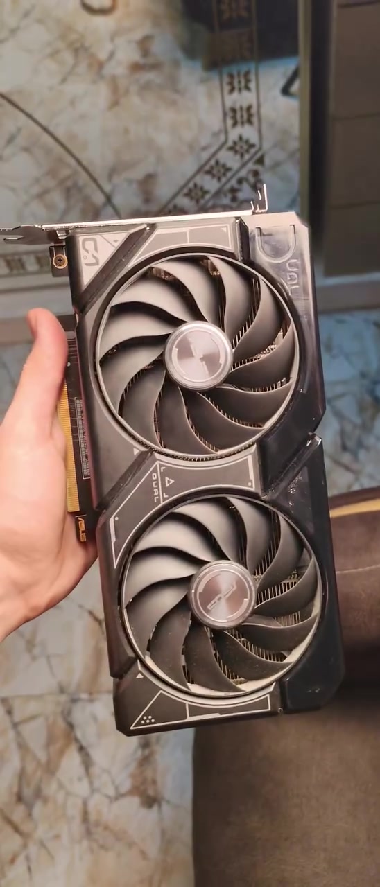 كارت RTX 4060 Ti للبيع
ماركت ASUS 
8gb vram
Dual fan
الكارت كلش نضيف
هايه صور وفديو للاداء باللعب على 2k
 والي يحب يجيني كل الهلا او توصيل موجود
ملاحظه ماعندي الباكيت مالته
السعر 480 الف
مكاني بغداد حي الخضراء
للتواصل على الخاص
 او واتساب :***********
