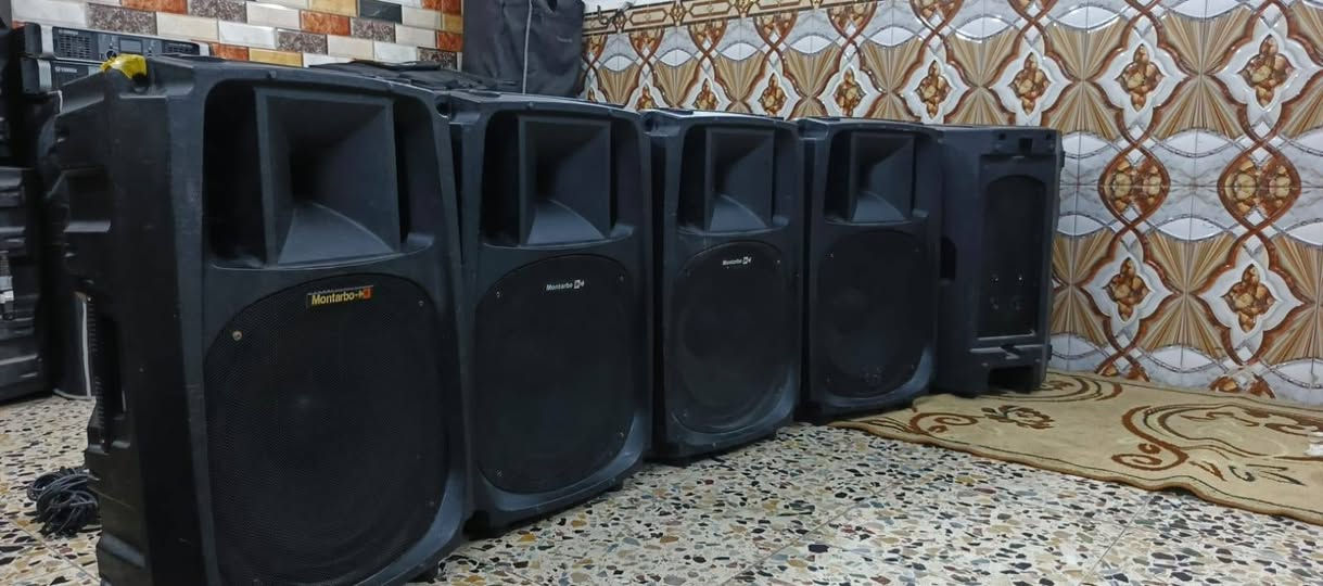 بسم الله الرحمن الرحيم 
سماعات عدد خمسه للبيع
مع بور PX10
زوج تجميع عبد الهادي 
وحده تجميع ساوكنك 
وحده تجميع FBT
وحده تجميع JBL
ابيع شلع ماابيع مفرد
الي يريد يراسلني واني بخدمته
***********

