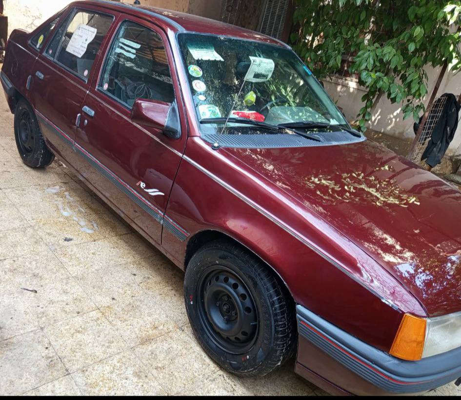 سيارة كاديت موديل 1991رقم مسطرة
هزة جديدة 
مصبوغة جمالية
سيارة جاهزة طخم جديد
وايرمانية شغالة
سيارة بسمنا
محرك 16
كاربون بنزين بيها
سيارة مكفولة من دعامية للدعامية
سياره في موصل 
***********
