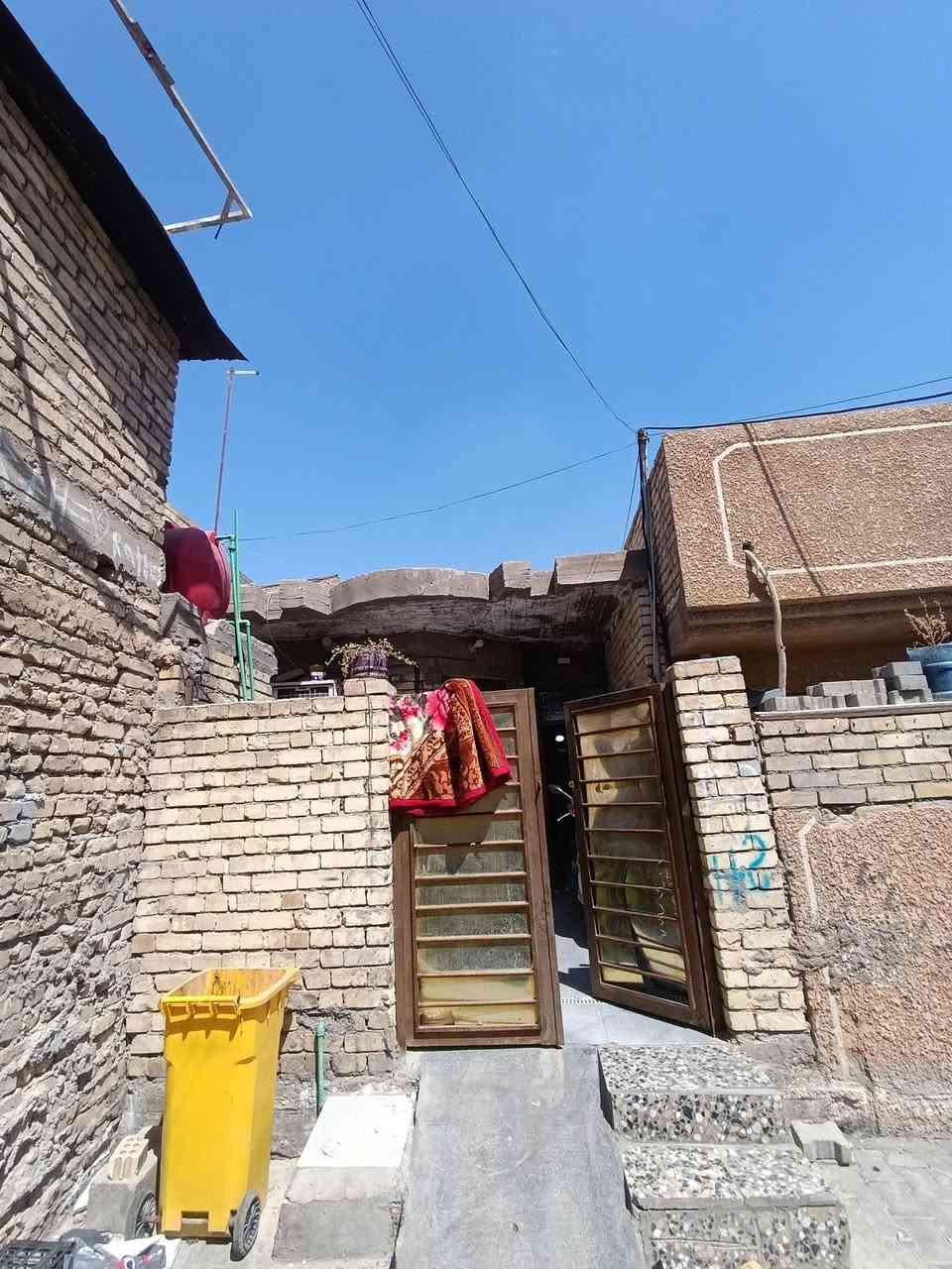 سلام عليكم بيت للبيع عنوان نهاية حي اور الغرير قرب جامع الشيخ ضياء بيت مساحة 118 متر بناء 2022 بي غرفتين وصاله واستقبال ومناور 2  السعر 75بي مجال و مستعجل على بيعتة ***********
