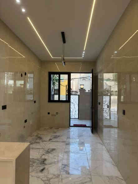 #علي_يوسف_للاستثمار_العقاري

⁨ ⁨#للبيع  في #السيدية !

🏡 تفاصيل العقار:

 المساحة: 140 م 
 الواجهة: 7 م 
النزال: 20م

الطابق الأول: صالة لأستقبال الضيوف، حمام ضيوف، مطبخ حار وبارد، غرفة نوم، شلال داخلي، حمام بتصميم أنيق.

الطابق الثاني: 3 غرف نوم ثنين سويت بالاضافه الى حمام ملحق 

الطابق الثالث: غرفة نوم بالاضافة الى حمام ملحق

📍 موقع مثالي:
يقع المنزل في السيدية مربع تبوك 
لبيت مجهز بأحدث المواصفات العصرية 

. البيت بنظام Smart Home منزل ذكي.
. نظام لمس Touch point.
.البيت بالكامل مغلّف بارقى انواع المرمر الاسباني. 
.البيت مجهز كامرات مراقبة مع WiFi. 
.شبابيك دبل جام عازل.
. جلسة خارجية مميزة
.ديكورات حديثة ومواصفات عالية

#لمعرفة #السعر #الرقم ( 1 ) #سأتي #السعر #مباشره

إذا كنت تبحث عن فرص استثمارية عقارية في السيدية، يفضل عليك التواصل مع مكتب علي يوسف للاستثمار العقاري للحصول على المزيد من المعلومات والاستشارة.

📞 للاستفسار:  

***********  
***********  
***********  

📍 أو زورونا في مكتب علي يوسف للاستثمار العقاري  
السيدية – شارع الخيزران – مقابل ماكسي مول – مجاور نيكست لايت.
