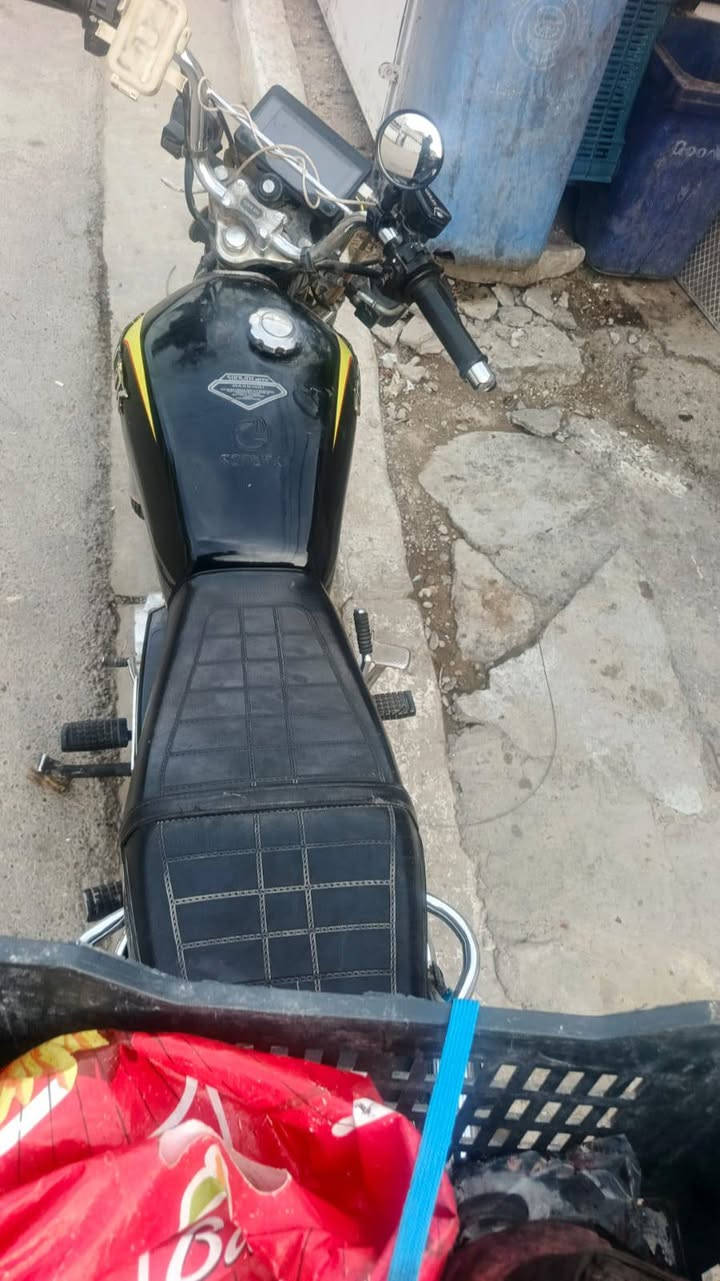 دراجه يراني مكفولهه كاملهه من كلشيي سعرهاا 650وبيهاا مجالل
***********
