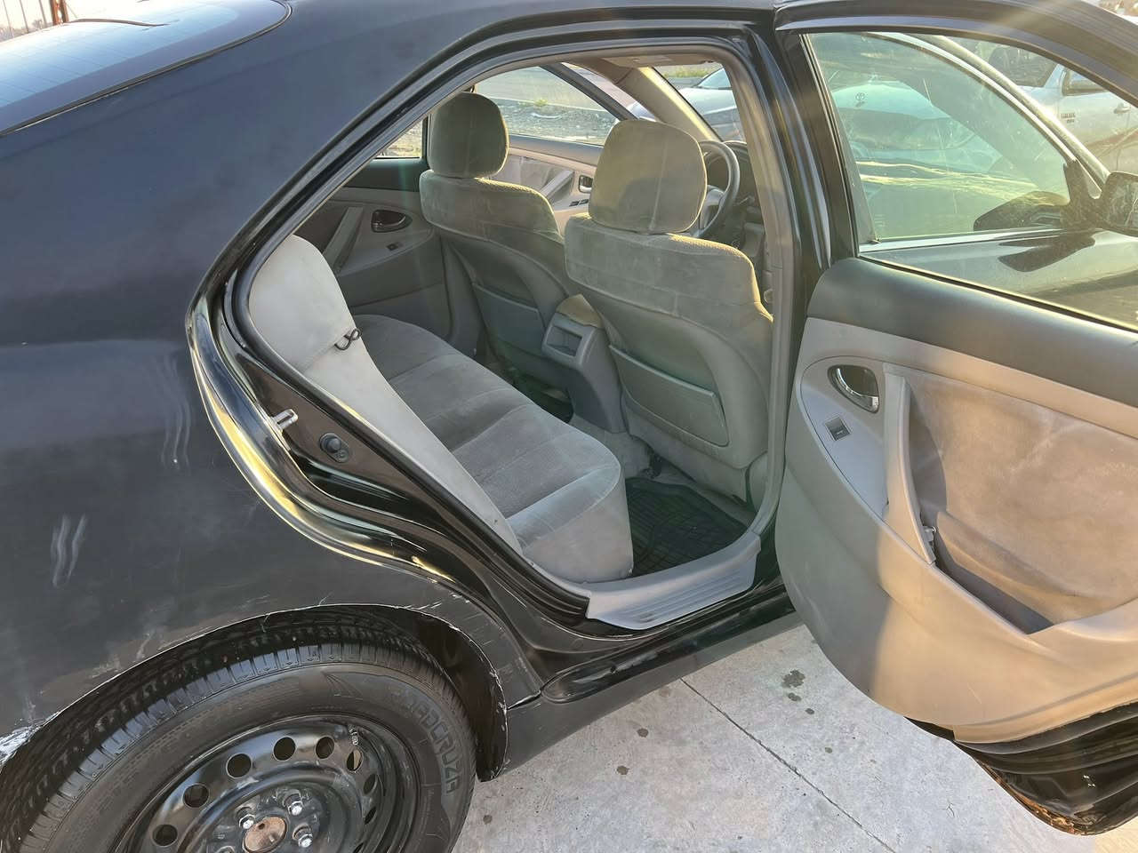 السلام عليكم

كامري 11 امريكي محرك 2500 الضرر موضح بالصوره والكشر كدام العين تحويل ثاني يوم سنويه بعد مو ساقطه  السعررر 73 بي مجال بسيط الاتصال ***********
