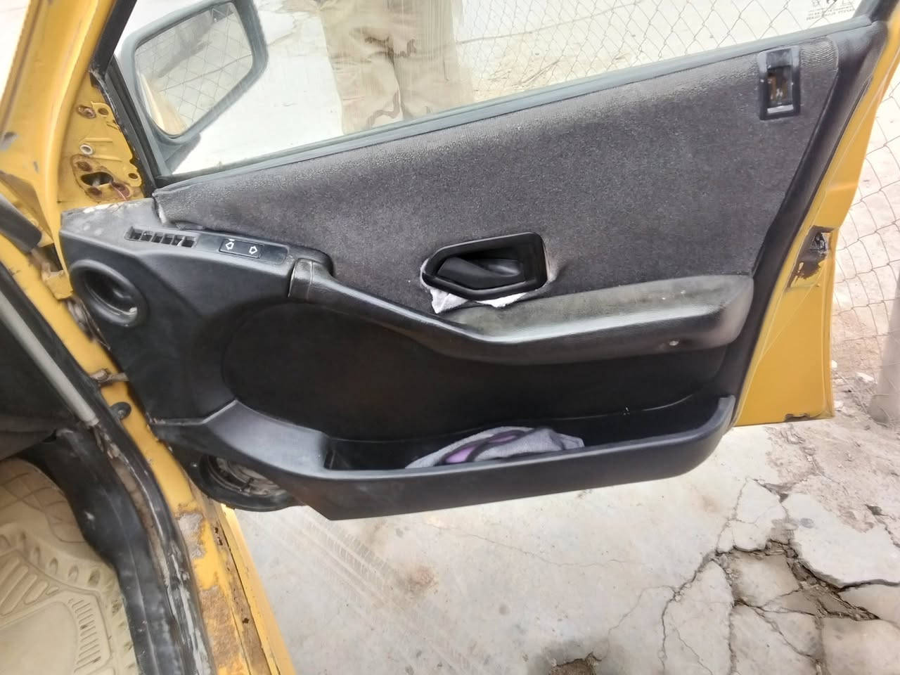 السلام عليكم سياره بيجو محرك نضيف حداده نضيفه  مابيه  مديل 12سويه 29 تخم تيرات نضاف تبريد يشتقل   رقم انكليزي مامطلوبه مصفره مكاني بصره القرنه  راعي سنويه بصره سعره 25 بيه مجال ***********
