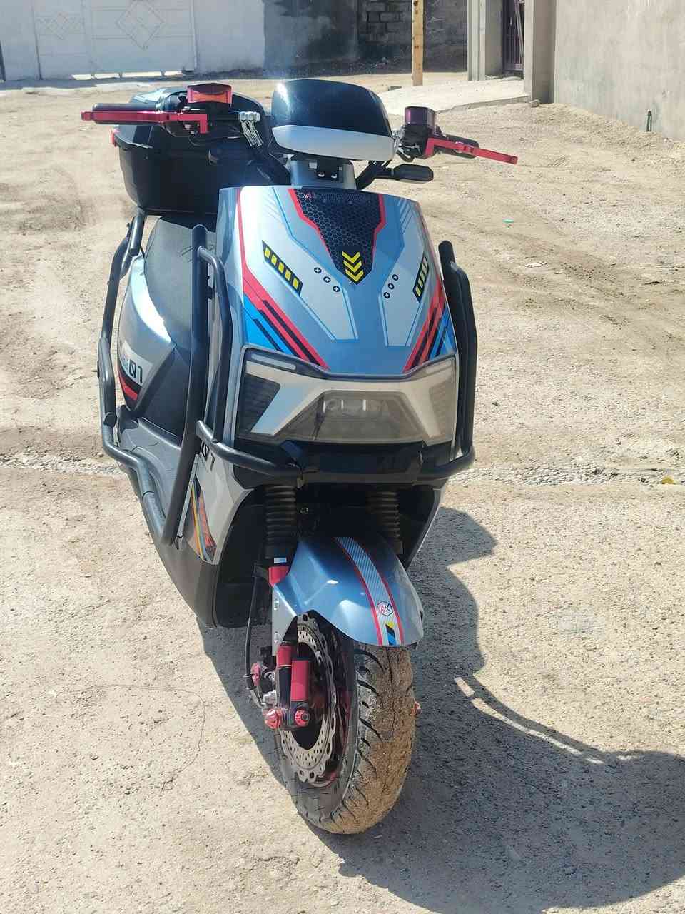 السلام عليكم دراجه شحن سكنس الماسه موديل2025
بطاريات ع فحص 
نضافه كبال عينك 
كهربائيات كلها شغاله 
يشتغل سويچ وبصمه وكارت
مكاني الفلوجه 
الرقم ***********
