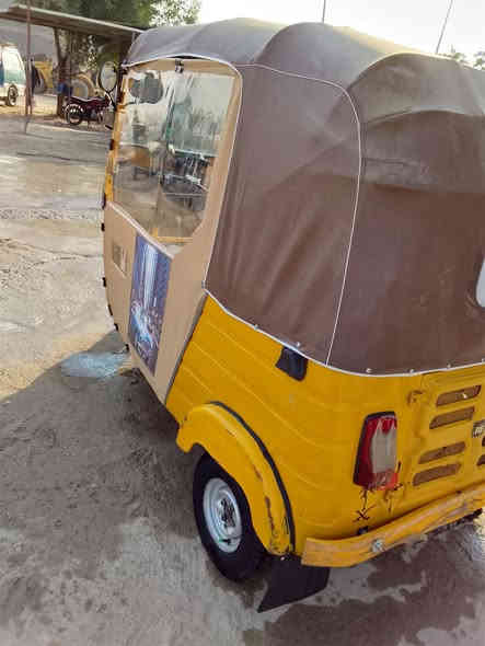 سلام عليكم تكتك موديل 18 رقم بغداد نكليزي تحويل ثاني يوم محرك وكسل تجفيت كله جديد شركه تخم تاير جديد تكتك جاهزه كبل لشارع سعر 4700 وبيه مجال المكان ديالى بعقوبة مدخل الرحمه رقم ***********
