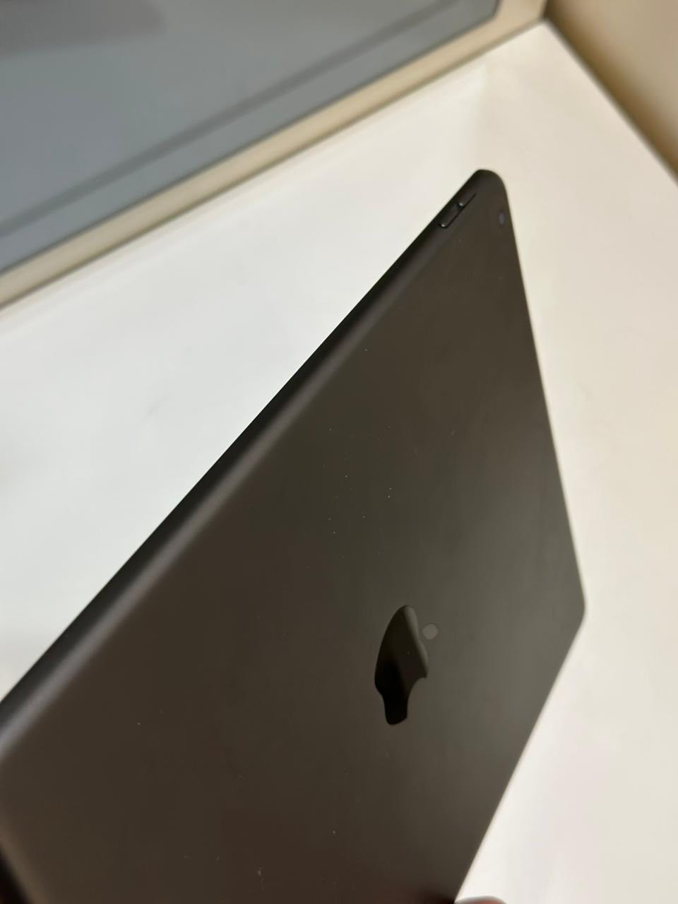 ايباد 9 ذاكرة 256 مو 64 للتنبيه بطارية 88 استخدام قليل نظافة فول كارتون وغراض كاملة وياة كڤر مكاني نجف واكو توصيل  واتساب ***********
