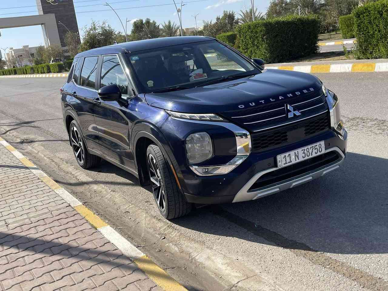 السلام عليكم للبيع فقط بدون مراوس اوتلاندر موديل 22 فول فقط بدون فتحة مواصفات se دفع رباعي كامرات 360 ورادارات امامي خلفي  السيارة كلين بدون صبغ بدون ايرباك رقمهة بغداد باسمي تحويل او وكالة عداد السيارة 103 كم  للتواصل ***********
مكان السيارة تكريت 
السعر 195 وبيهة مجال بسيط
