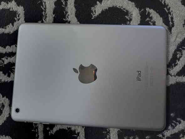 سلام عليكم ايباد للبيع جديد مستخدم ذاكر 128  وقع مني وانكسر  والشراي بخدمته هذا رقمه مال واتساب ***********
