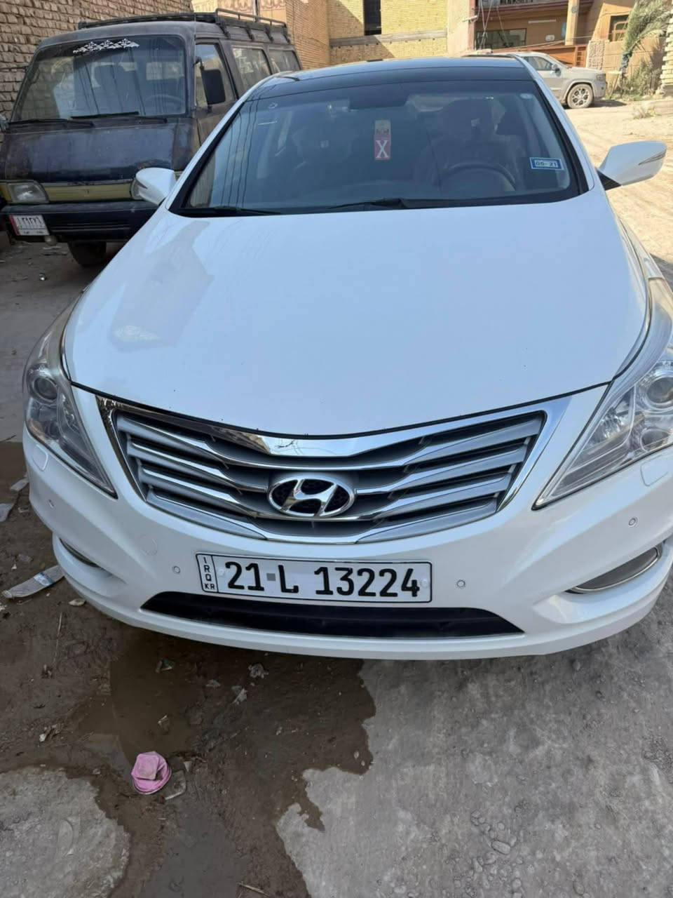 ازيره 2014 السياره مكفووله كفاله عامه سياره جديده *********** كامل موصفات من كلشي كير محرك مكفول 6 سلندر دووش الساره خليجي وما احجي بل مواصفات فوووول الففووول
