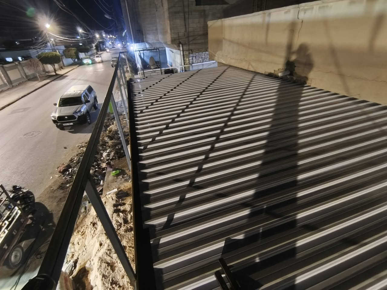 ايهاب المحمدي للحدادة العامه المتنقله 
ابواب شبابيك محجلات كرفانات مصاعد سقائف بانواعه 
للاستفسار ***********
