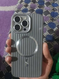 نضيف 99/100 • ذاكرة 256 • تيتانيوم