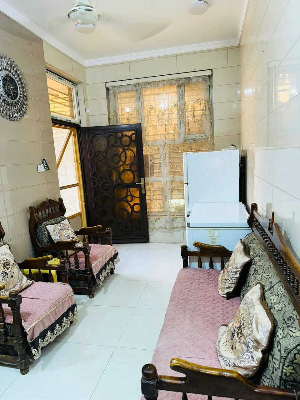 السلام عليكم بيت للبيع مساحه ٢٠٠ متر طابو زراعي سند ٢٥ البيت يتكون ٤ غرف نوم ومجمع صحيات عدد٢ البيت حديث وراقي كلش موقع الدار بابل مطاعم الجمجمة سعر الدار  ١٩٠ وبي مجال والي يحب يتصل على الرقم ***********
