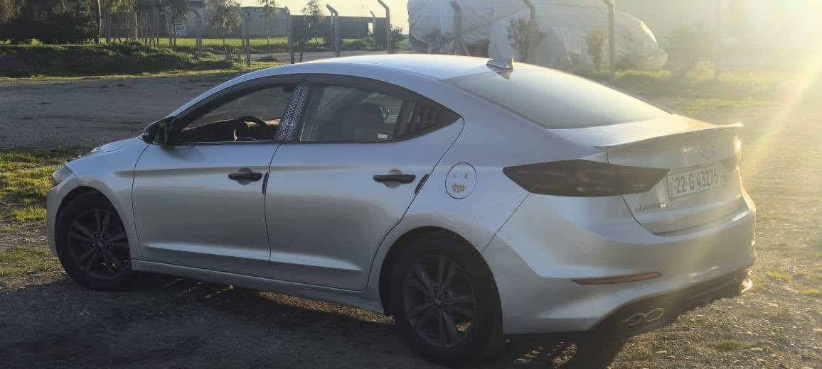 السلام عليكم 
النترا للبيع، 2017
لون سلفر 
رقم اربيل انكليزي 
بيها جاملغ الامامي مال سايق معدل عل بارد 
وبيها البنيد مشلع صبغ يعني بيها ملاحضات قليلاه 
محرك كير شرط المحرك معمر كازكيت 
صدر امامي خلفي جديد تخم تاير جديد 
السعر 115 وبي مجال بصيط العنوان موصل شلالات رقم الهاتف *********** اتصال...
