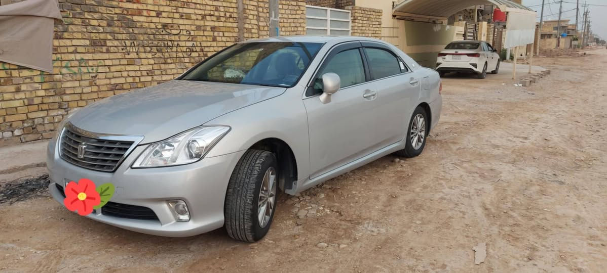 السلام عليكم ورحمة الله 
كراون حوتة موديل 2010 أصل عتبه وتكم 
رقم انبار مشروع وطني قرار 48 باسمي مكاني بالكوت 
جنطه شفط 5 بصمات 
لايت دوار 
بگلايت كريستال 
محرك 2500 cc گير 6 نمر 
تحوير نجف سياره جاهزه 
گصة قماره موس بس من بره التكم 
والتكم الوسطيه مكفوله 
السعر128$  بيع مستعجل 
للتواصل ***********
